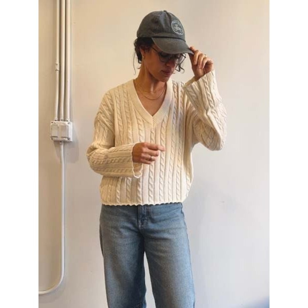 Known Supply Organic Cotton Cable Knit V-Neck Cropped Sweater Cream White S - Picture 2 of 7